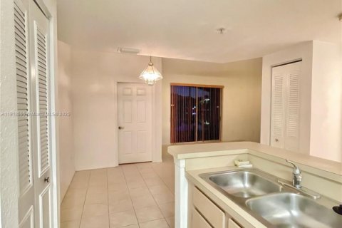 Apartment in Sunrise, Florida 2 bedrooms, 96.06 sq.m. № 1974335 - photo 7