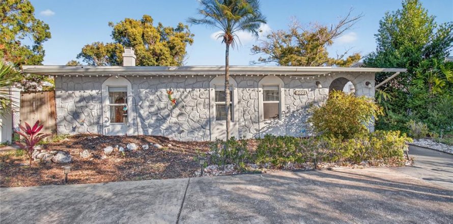 Casa en Saint Petersburg, Florida 3 dormitorios, 136.01 m2 № 2195452