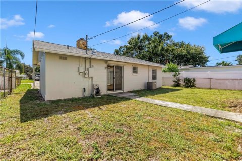 House in Saint Petersburg, Florida 2 bedrooms, 82.5 sq.m. № 2420309 - photo 12