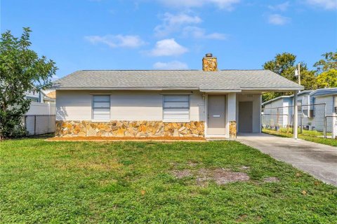 House in Saint Petersburg, Florida 2 bedrooms, 82.5 sq.m. № 2420309