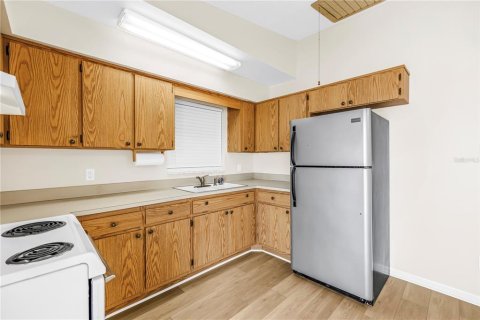 House in Saint Petersburg, Florida 2 bedrooms, 82.5 sq.m. № 2420309 - photo 8