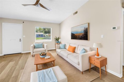 House in Saint Petersburg, Florida 2 bedrooms, 82.5 sq.m. № 2420309 - photo 7