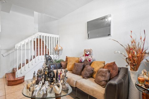 Townhouse in Homestead, Florida 3 bedrooms, 145.3 sq.m. № 2059873 - photo 7