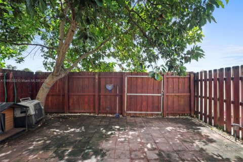 Townhouse in Homestead, Florida 3 bedrooms, 145.3 sq.m. № 2059873 - photo 29