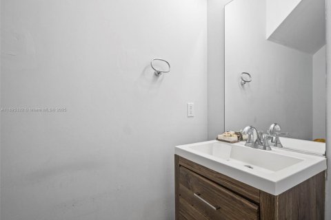 Townhouse in Homestead, Florida 3 bedrooms, 145.3 sq.m. № 2059873 - photo 27