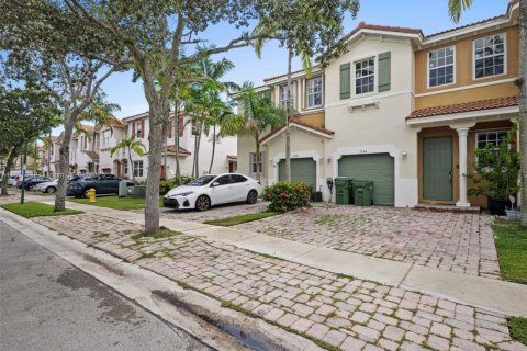 Townhouse in Homestead, Florida 3 bedrooms, 145.3 sq.m. № 2059873 - photo 2