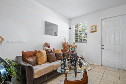 Townhouse in Homestead, Florida 3 bedrooms, 145.3 sq.m. № 2059873 - photo 8