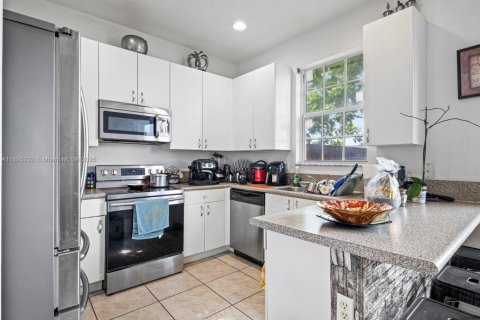 Townhouse in Homestead, Florida 3 bedrooms, 145.3 sq.m. № 2059873 - photo 12