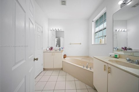 Townhouse in Homestead, Florida 3 bedrooms, 145.3 sq.m. № 2059873 - photo 23