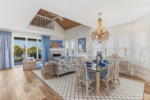 House in Boca Grande, Florida 5 bedrooms, 470.46 sq.m. № 2238436 - photo 11