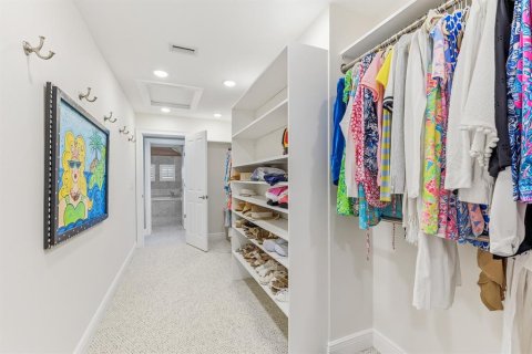 House in Boca Grande, Florida 5 bedrooms, 470.46 sq.m. № 2238436 - photo 21