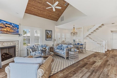 House in Boca Grande, Florida 5 bedrooms, 470.46 sq.m. № 2238436 - photo 6