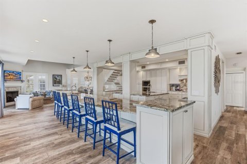 House in Boca Grande, Florida 5 bedrooms, 470.46 sq.m. № 2238436 - photo 7