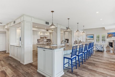 House in Boca Grande, Florida 5 bedrooms, 470.46 sq.m. № 2238436 - photo 8