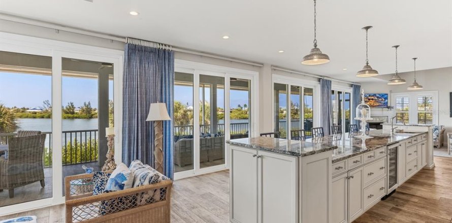 House in Boca Grande, Florida 5 bedrooms, 470.46 sq.m. № 2238436
