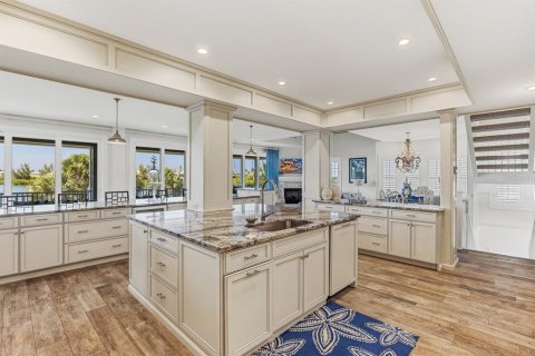 House in Boca Grande, Florida 5 bedrooms, 470.46 sq.m. № 2238436 - photo 9