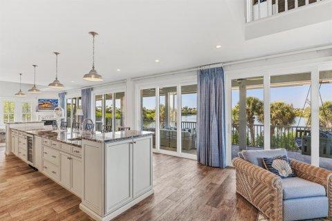 House in Boca Grande, Florida 5 bedrooms, 470.46 sq.m. № 2238436 - photo 10