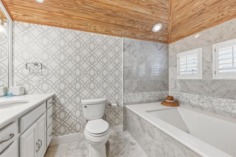 House in Boca Grande, Florida 5 bedrooms, 470.46 sq.m. № 2238436 - photo 17