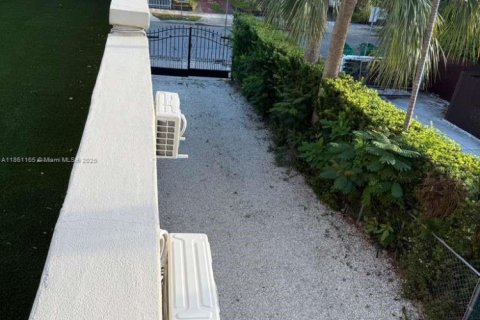 House in Miami, Florida 3 bedrooms, 167.97 sq.m. № 1889330 - photo 27