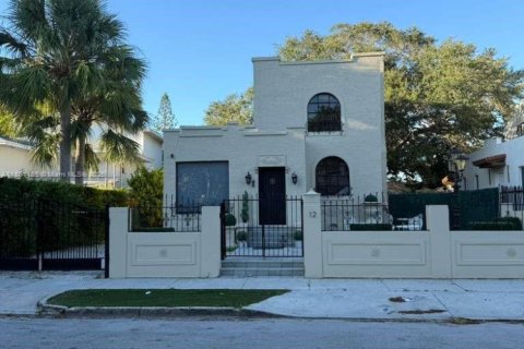 House in Miami, Florida 3 bedrooms, 167.97 sq.m. № 1889330 - photo 2