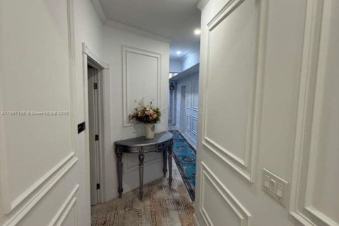 House in Miami, Florida 3 bedrooms, 167.97 sq.m. № 1889330 - photo 12