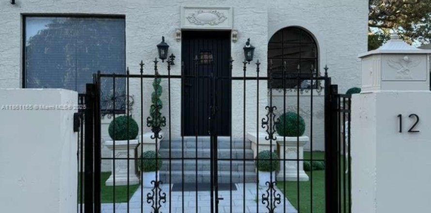 House in Miami, Florida 3 bedrooms, 167.97 sq.m. № 1889330