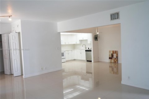 Townhouse in Davie, Florida 3 bedrooms, 134.71 sq.m. № 2076866 - photo 5