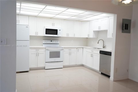 Townhouse in Davie, Florida 3 bedrooms, 134.71 sq.m. № 2076866 - photo 8