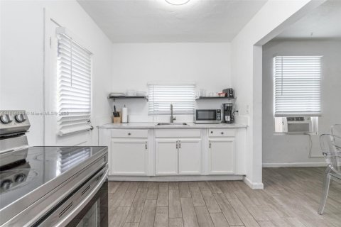 Propiedad comercial en venta en Fort Lauderdale, Florida № 1766698 - foto 12
