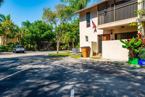 Townhouse in Deerfield Beach, Florida 2 bedrooms, 106.84 sq.m. № 2193047