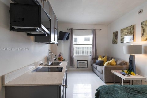 Condo in Miami Beach, Florida  № 2067687 - photo 5