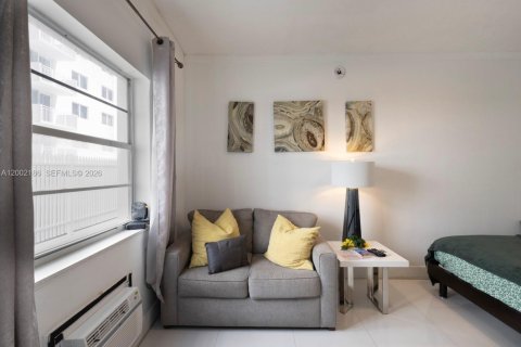 Condo in Miami Beach, Florida  № 2067687 - photo 6