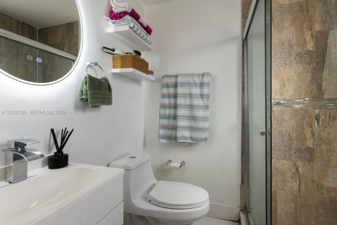 Condo in Miami Beach, Florida  № 2067687 - photo 11