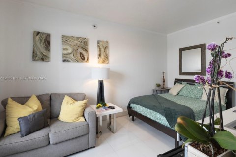 Condo in Miami Beach, Florida  № 2067687 - photo 7