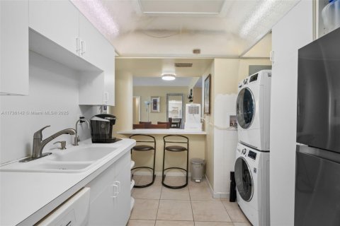 Condominio en alquiler en Hollywood, Florida, 2 dormitorios, 132.94 m2 № 1980577 - foto 9