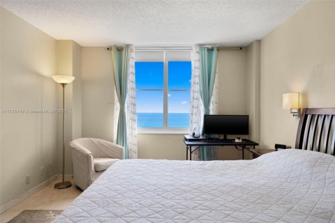 Condominio en alquiler en Hollywood, Florida, 2 dormitorios, 132.94 m2 № 1980577 - foto 12