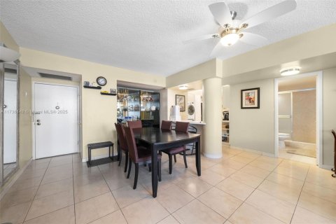 Condominio en alquiler en Hollywood, Florida, 2 dormitorios, 132.94 m2 № 1980577 - foto 3