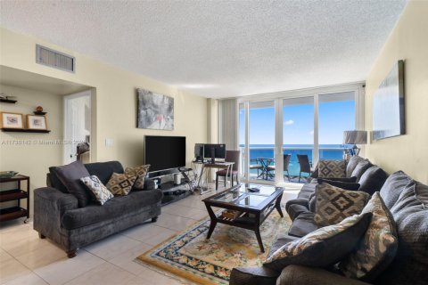 Condominio en alquiler en Hollywood, Florida, 2 dormitorios, 132.94 m2 № 1980577 - foto 6