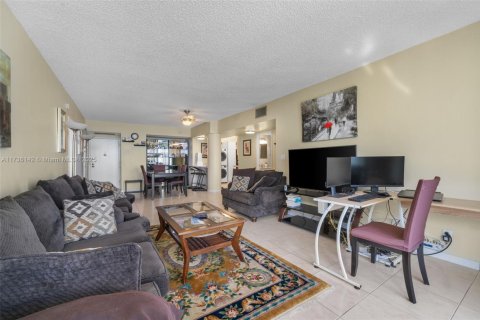 Condominio en alquiler en Hollywood, Florida, 2 dormitorios, 132.94 m2 № 1980577 - foto 7