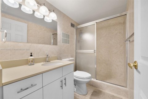 Condominio en alquiler en Hollywood, Florida, 2 dormitorios, 132.94 m2 № 1980577 - foto 22