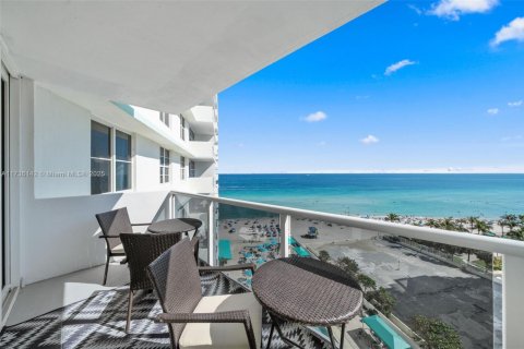 Condominio en alquiler en Hollywood, Florida, 2 dormitorios, 132.94 m2 № 1980577 - foto 23