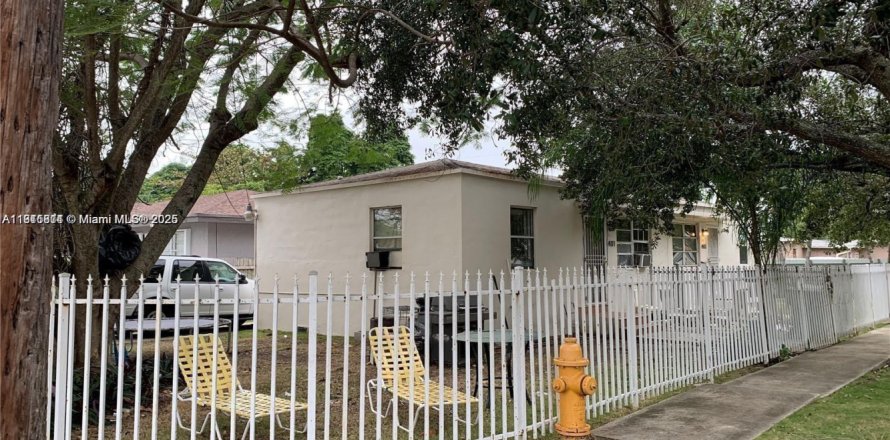 Коммерческая недвижимость в Майами, Флорида 116.5м2 № 1971828