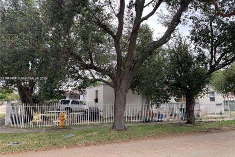 Купить коммерческую недвижимость в Майами, Флорида 116.5м2, № 1971828 - фото 2