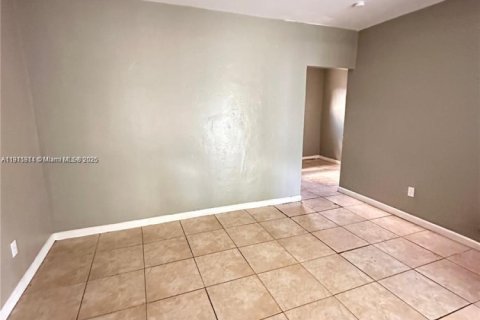 Купить коммерческую недвижимость в Майами, Флорида 116.5м2, № 1971828 - фото 4