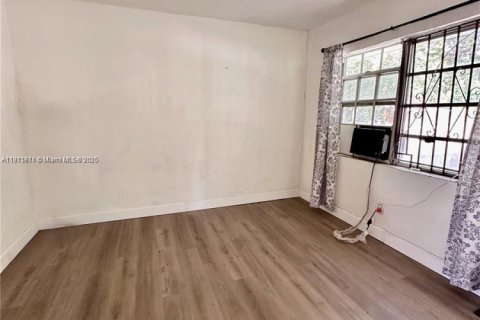 Купить коммерческую недвижимость в Майами, Флорида 116.5м2, № 1971828 - фото 3