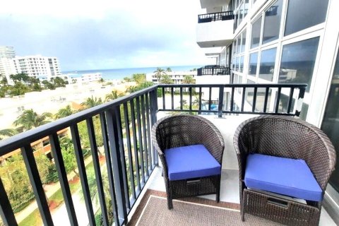 Condo in Pompano Beach, Florida, 1 bedroom  № 868523 - photo 1