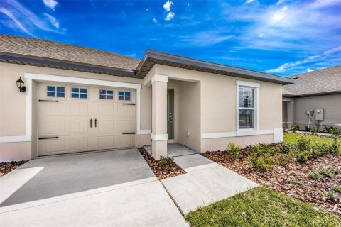 House in Lake Alfred, Florida 2 bedrooms, 106.56 sq.m. № 1612739 - photo 1
