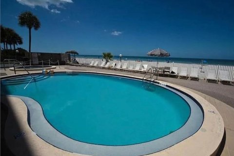 Condo in Indian Shores, Florida, 3 bedrooms  № 1554169 - photo 9