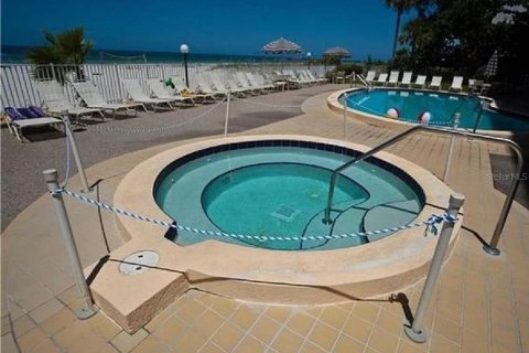Condo in Indian Shores, Florida, 3 bedrooms  № 1554169 - photo 10