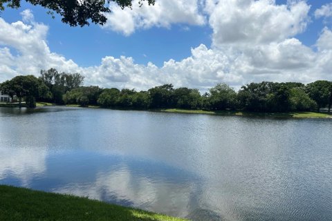 House in Boca Raton, Florida 2 bedrooms, 87.89 sq.m. № 1224765 - photo 1